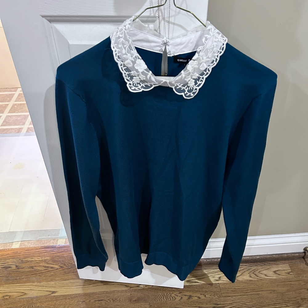 Women’s CL sweater, green w/lace collar, NWT Cable and Guage